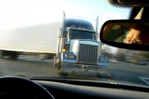 Carson 18 Wheeler Accident Lawyer thumbnail